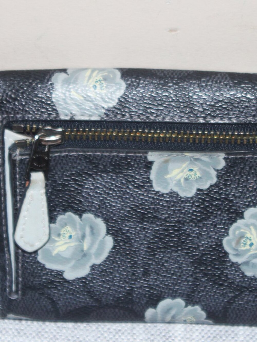13a   LADIES COACH WALLET - Picture 2 of 5